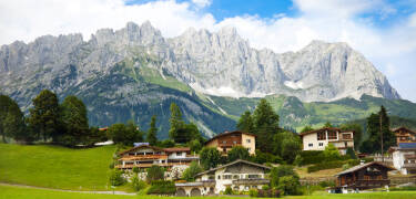 Tag med ressällskapet på utflykt till närliggande platser som Wilden Kaiser och Ellmau, kända från TV-serien Der Bergdoktor.