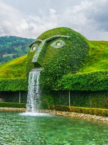 Upplev de glittrande kristallerna i Swarovski-Kristallwelten i Wattens.