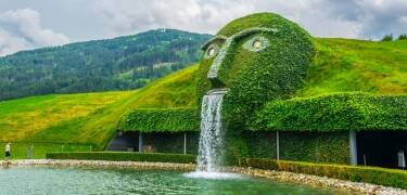 Discover the glittering crystals in the Swarovski-Kristallwelten in Wattens.