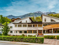 Hotel Bruggner Stubn är fint beläget i utkanten av Landeck, med närhet till centrum och natur.