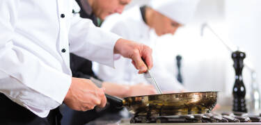 Die Menüs im Restaurant basieren auf klassischer skandinavischer Küche mit Inspirationen aus dem Rest der Welt.