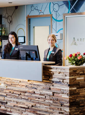Arenahotellet är Uppsalas största och modernaste hotell där personalen hälsar er välkomna i receptionen