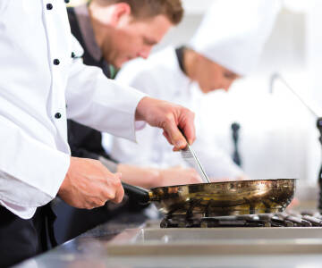 Menuerne i restauranten er baseret på klassisk skandinavisk madlavning med inspiration fra resten af verden