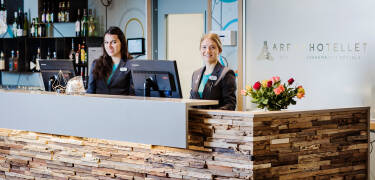 Arena Hotel er Uppsalas største og mest moderne hotell, hvor personalet står klare til å ønske deg velkommen i resepsjonen.