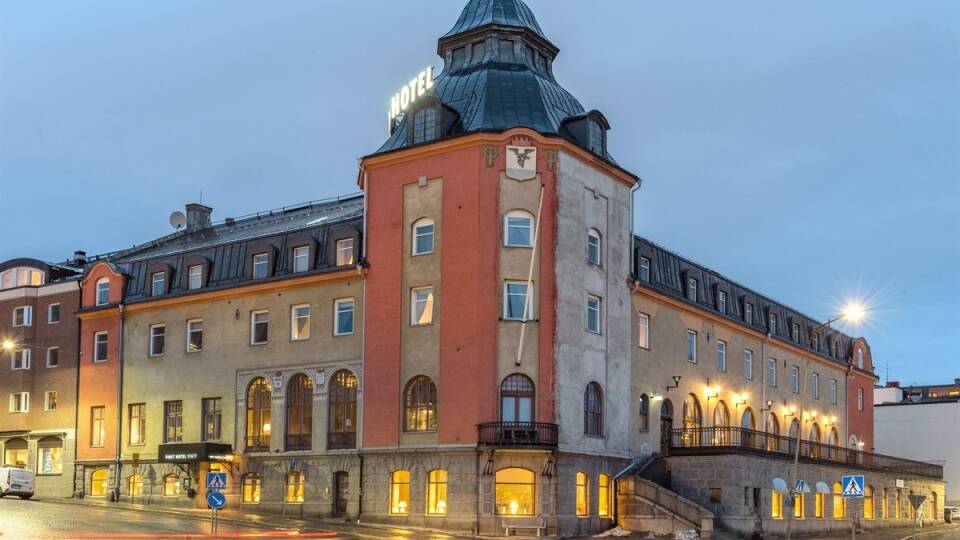 First Hotel Statt Örnsköldsvik is housed in a historic building from 1913.