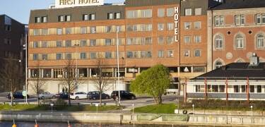 Hotellet bjuder på ett centralt läge vid vattnet mitt i Härnösands centrum.