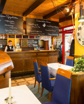 Hotellets nydelige restaurant byder på masser af gode regionale retter og specialiteter.