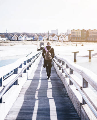 Oplev den enestående bro 'Erlebnis Seebrücke' i den populære og yderst charmerende kysty, Heiligenhafen, som ligger i kort afstand af hotellet.