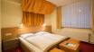 De koselige og komfortable rommene har eget bad og gir komfortable omgivelser for oppholdet