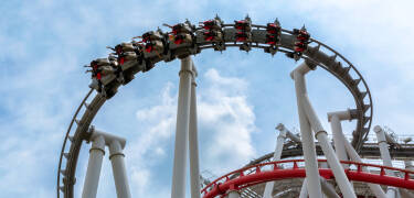 Utforska Italiens största nöjespark, Gardaland, med attraktioner för både barn och vuxna.