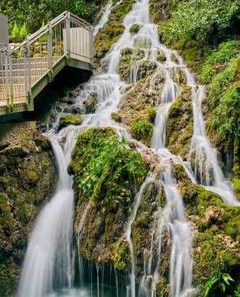 Vandfaldet Cascate del Varone er blot en af mange seværdigheder omkring Gardasøen.