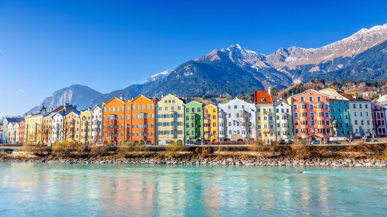 I finder en lang række idylliske bjerglandsbyer lige i nærheden, og samtidig har I kort afstand til "Alpernes Hovedstad", Innsbruck