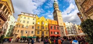 Innsbruck er stedet, hvor byliv møder majestætisk alpin skønhed og byder på kultur, eventyr og uforglemmelige udsigter for enhver rejsende.
