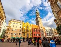 Innsbruck er stedet, hvor byliv møder majestætisk alpin skønhed og byder på kultur, eventyr og uforglemmelige udsigter for enhver rejsende.