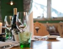 Oplev den berømte østrigske gæstfrihed og nyd masser af gode regionale retter, øl, snaps og vine i den hyggelige restaurant.