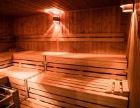I har fri adgang til hotellets nydelige wellnessafdeling med finsk sauna, tyrkisk dampbad, udendørs jacuzzi og meget andet.