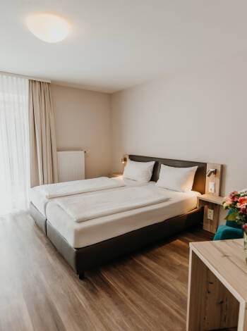 Das Sonnenhotel Bayerischer Hof verbindet modernen Komfort mit herzlicher Gastfreundschaft und professionellem Service.