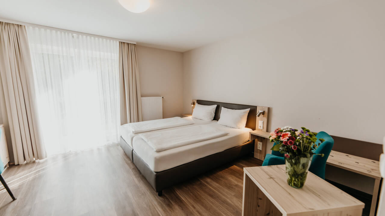 Das Sonnenhotel Bayerischer Hof verbindet modernen Komfort mit herzlicher Gastfreundschaft und professionellem Service.