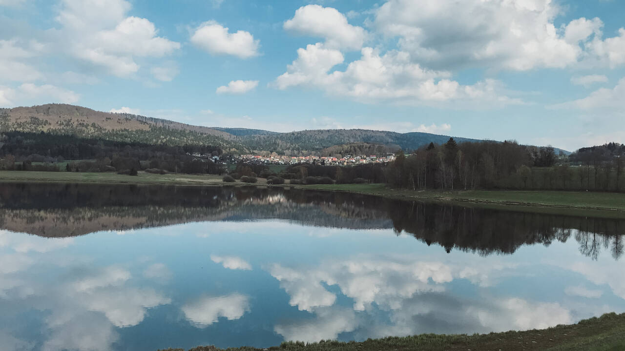 The nearby lake is perfect for enjoying a peaceful afternoon in nature.