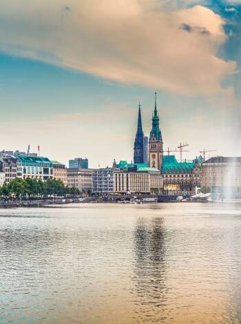 Upplev den vackra tyska storstaden Hamburg, som bjuder på massor av upplevelser för folk i alla åldrar