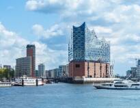 Besøg udsigtsplatformen i det imponerende bygningsværk, Elbphilharmonie, og få en flot udsigt over Hamburg