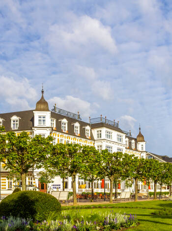 I nærheten kan du utforske Usedom sine elegante badebyer som Heringsdorf og Ahlbeck.