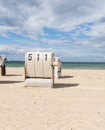 Den hvite sandstranden ligger bare en 2-minutters spasertur unna.