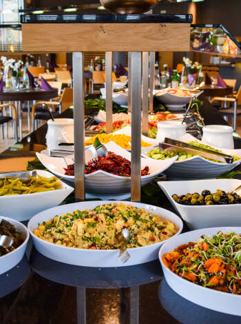 Das All-inclusive Light Paket mit Frühstück, Lunch und Abendbuffet bietet Genuss den ganzen Tag lang.