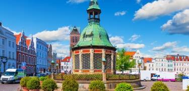 Wismar ligger kun en kort kjøretur unna hotellet. Dra inn og opplev den gamle handlebyen!