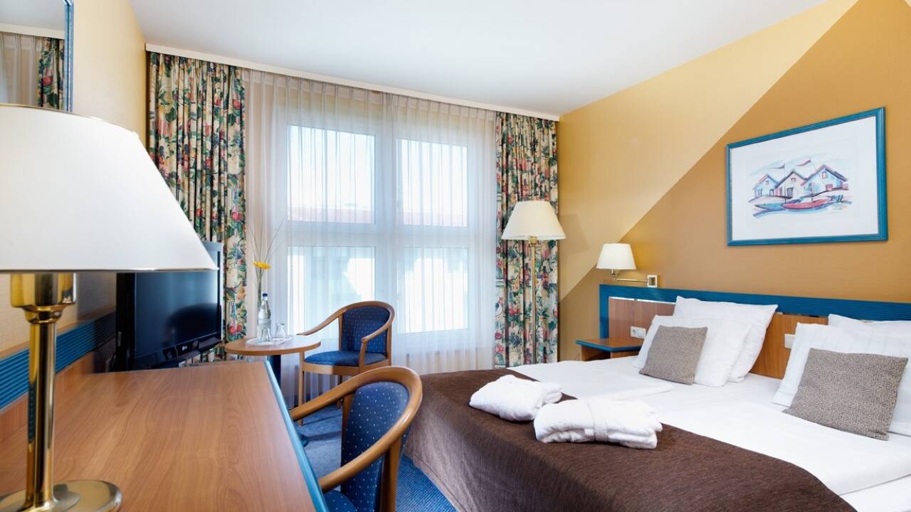 Hotellet er godt tilpasset barn med både svømmebasseng, familierom, innendørs lekeområde og lekeplass.