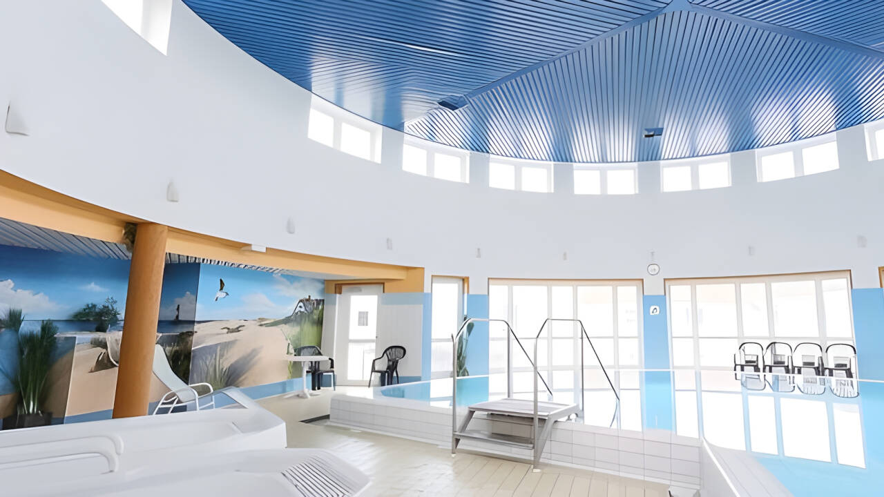 Hotellets store wellness-område med indendørs pool, sauna, dampbad og jacuzzi vil helt sikkert underholde hele familien!