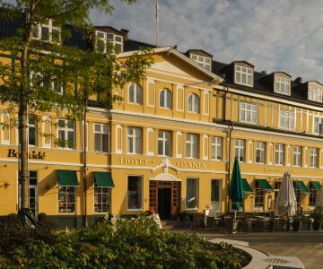 Velkommen til Hotel Dania, hvor du bor midt på torget, slik at du enkelt kan oppleve Silkeborg.