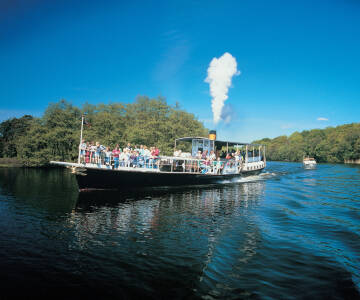 Erleben Sie die wunderschöne Natur vom Wasser aus.