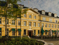 Velkommen til Hotel Dania, hvor I bor midt på Torvet, så I nemt kan opleve Silkeborg.