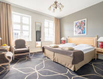 Hotellets flotte dobbeltværelser tilbyder et højt komfortniveau med Smart-TV og behagelige senge