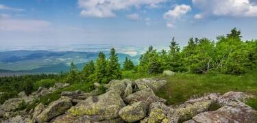 Bloksbjerg ligger i Nationalpark Harz, som byder på alt hvad der forventes af en aktiv ferie.
