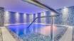 Fri tillgång till hotellets trevliga och inbjudande wellness-avdelning med pool och bastu.