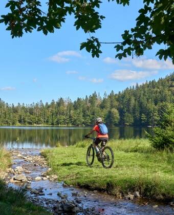 Entdecken Sie Wanderungen, Radtouren und Wintersport in jeder Jahreszeit.