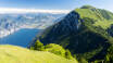Passa på att njuta av vyerna och den vackra naturen uppe vid Monte Baldo.