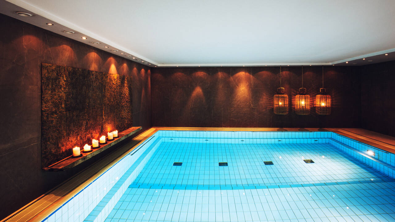 Hotellets swimmingpool er 8x8 meter stor, og tilbyder god plads for sportslig udfoldelse.