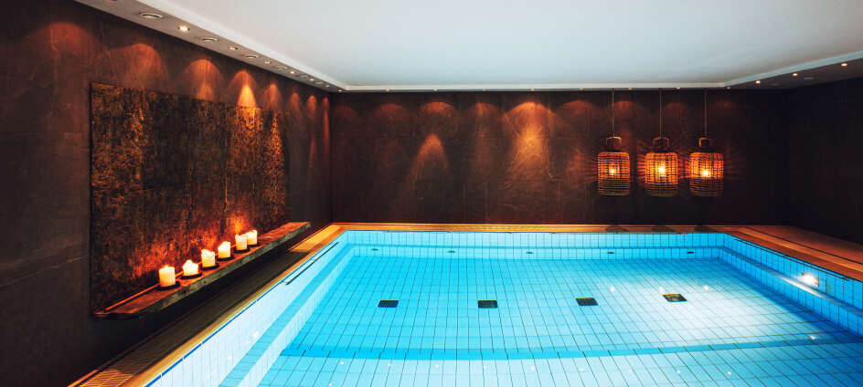 Der Swimmingpool im Hotel ist 8x8 m groß und bietet viel Platz für sportliche Betätigungen.