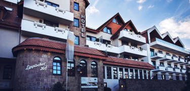 Das Hotel Lippischer Hof liegt verkehrsgünstig nur zehn Minuten von der A2 entfernt und doch im Zentrum von Bad Salzuflen.