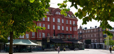 Das Hotel liegt zentral in der charmanten schwedischen Bahnhofsstadt Hässleholm.