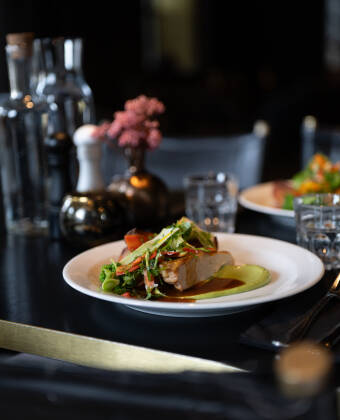 I restaurangen serveras en god frukost och middag av hög kvalitet