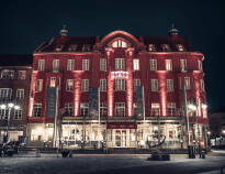Hotellet har en central beliggenhed i den charmerende svenske stationsby Hässleholm.