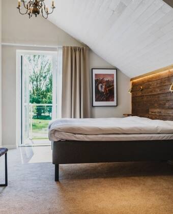 Die charmanten Zimmer des Hotels verfügen über ein eigenes Bad mit Dusche und einige bieten einen Balkon.