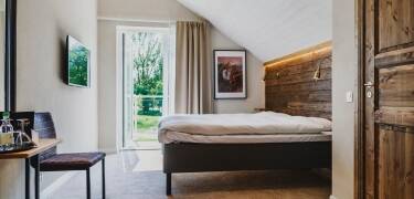 Die charmanten Zimmer des Hotels verfügen über ein eigenes Bad mit Dusche und einige bieten einen Balkon.