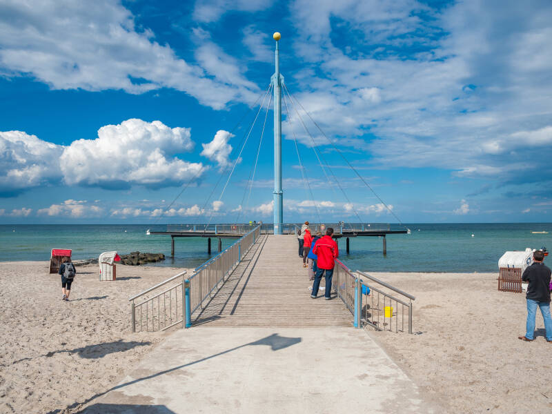 Boka en vistelse på Das Hotel Ostseeblick, bara sex kilometer från Östersjön.