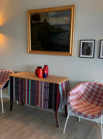 Med en blanding av vintagemøbler og nøye utvalgte designobjekter har Das Hotel Ostseeblick en personlig og stilig boutique-følelse.