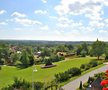 Den lille by Lütjenburg ligger tæt ved det naturskønne Holstein Schweiz, kendt for sine bakker, skove og søer.
